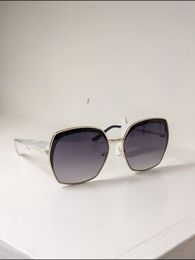 GUESS Gold & Black Oversized Square Sunglasses NWT